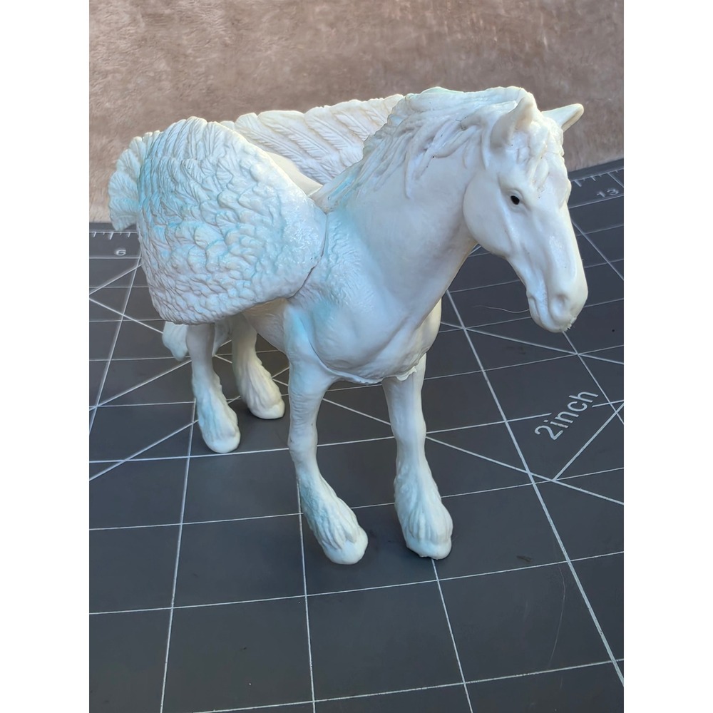 Greenbrier International Pegasus Winged Horse Figurine White Iridescent 293887